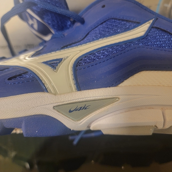 Mizuno Women's Training Shoe Size 8.5 - Picture 6 of 7